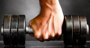 Lee más sobre el artículo ¿Cuánto peso hay que levantar para ganar músculo?