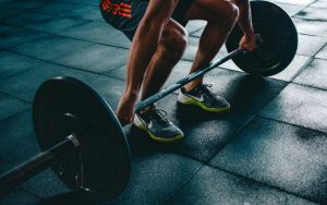 Lee más sobre el artículo Powerlifting vs Levantamiento de pesas – Diferencias y beneficios