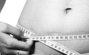 Lee más sobre el artículo ¿Cómo reducir tu cintura y abdomen de manera eficaz?