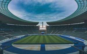 Lee más sobre el artículo Del mundial de 1994 de EEUU al de Canadá, México y EE UU en 2026: Explicación de cómo el fútbol se encareció con los años