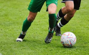 Lee más sobre el artículo ¿Qué ejercicios hace un futbolista en el gimnasio?