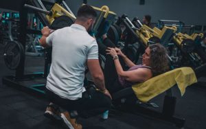 Lee más sobre el artículo ¿Cómo crear una página web con IA para vender servicios de entrenador personal y atraer nuevos clientes?