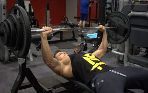 Lee más sobre el artículo ¿Cómo mejorar el entrenamiento de pecho para ganar más masa muscular?